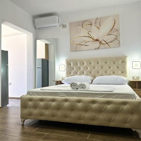 K&T Boulevard Studio Saranda Exterior photo