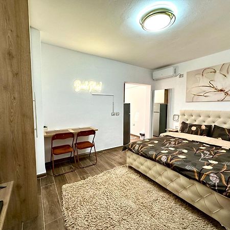 K&T Boulevard Studio Saranda Exterior photo